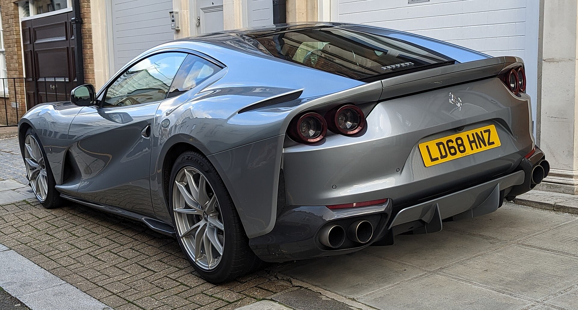 Ferrari 812