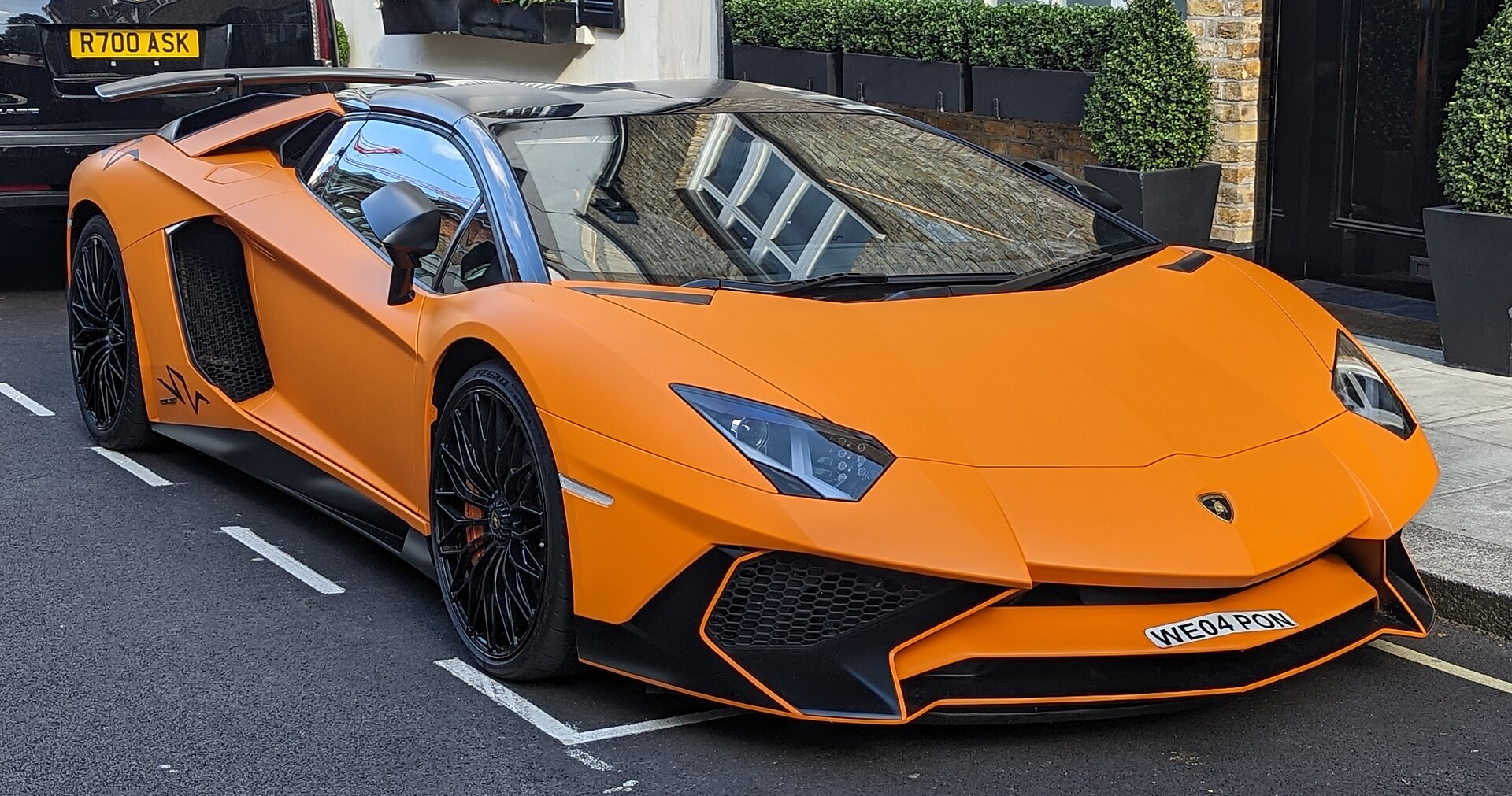 Lamborghini Dealers: How to Find the Right One for You