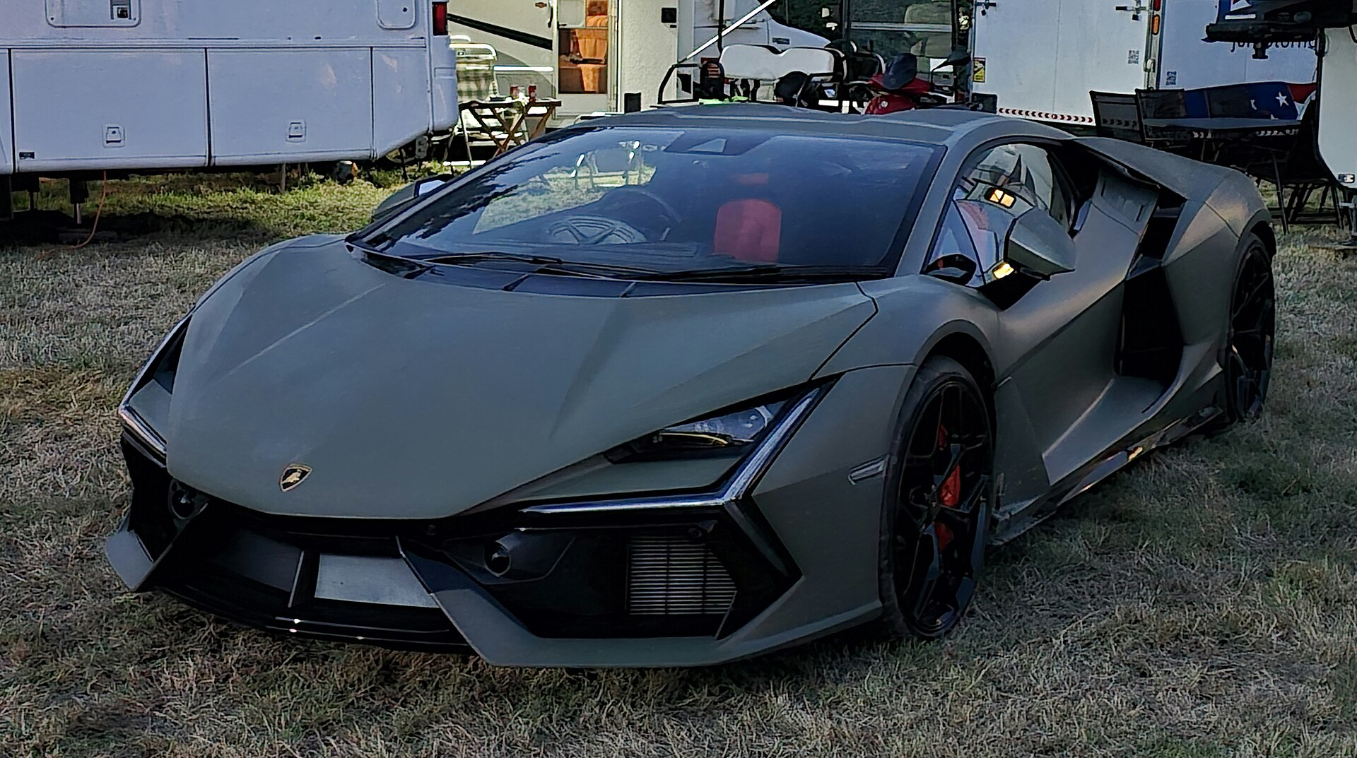 Lamborghini Revuelto