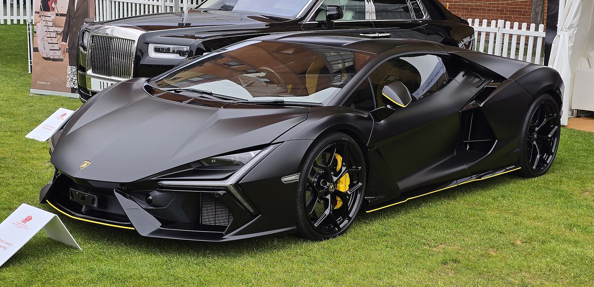 Lamborghini Revuelto