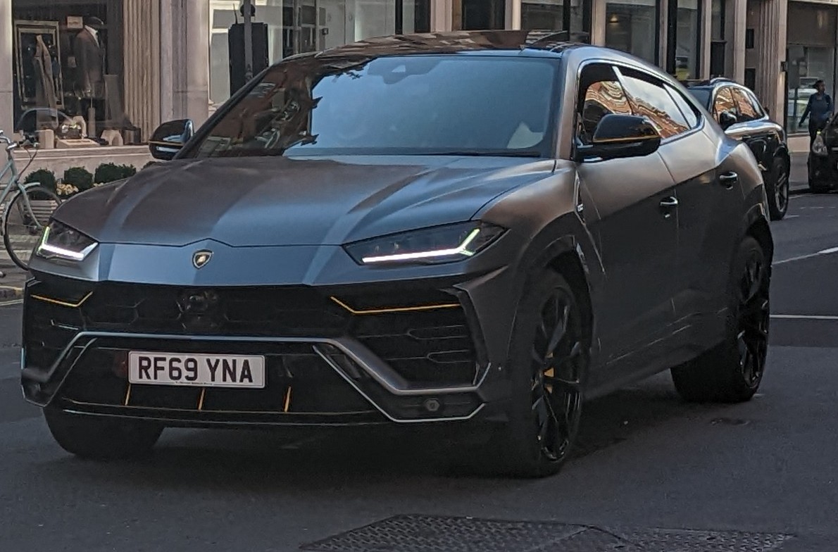 Lamborghini Urus in Blue: Best Specs, Resale Impact, and Whether It's Worth It