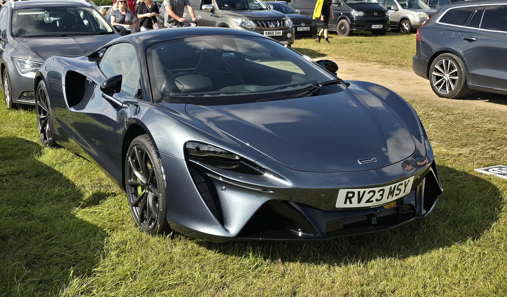 Buy a McLaren Artura: 205 MPH 3.0L twin-turbo V8 hybrid Power