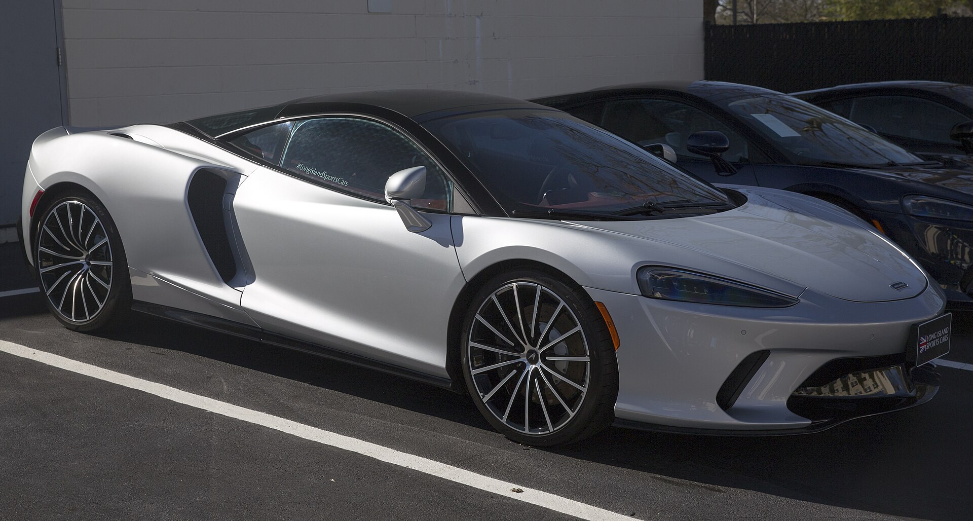 McLaren GT