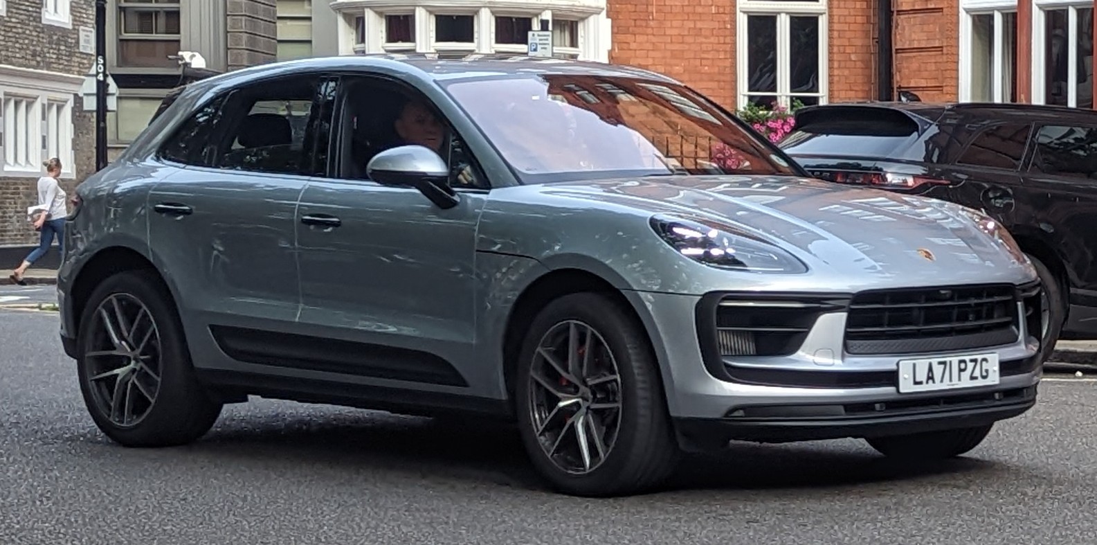 Porsche Macan in Black: Best Specs, Resale Impact, and Whether It's Worth It