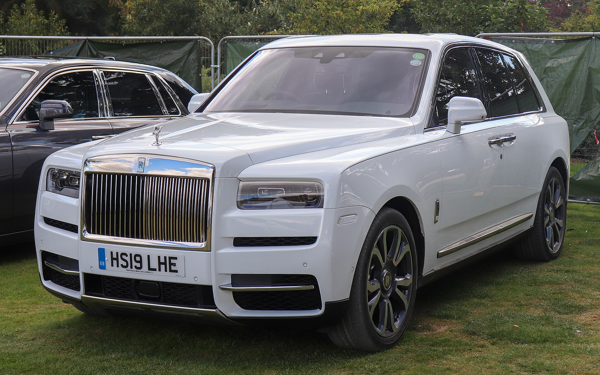Buy a Rolls-Royce Cullinan: 6.75L Twin-Turbocharged V12, 5.2s to 60